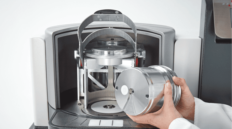 csm_insertion-of-grinding-bowl-p6_3c1e325ce1