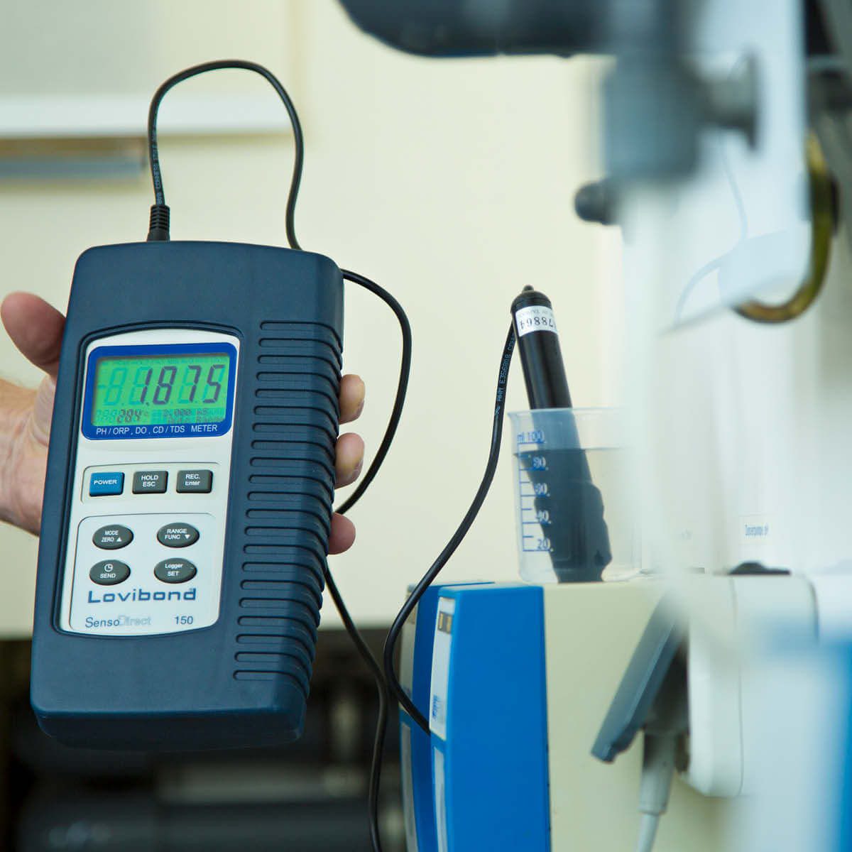 Water analyzer / oxygen / pH / conductivity